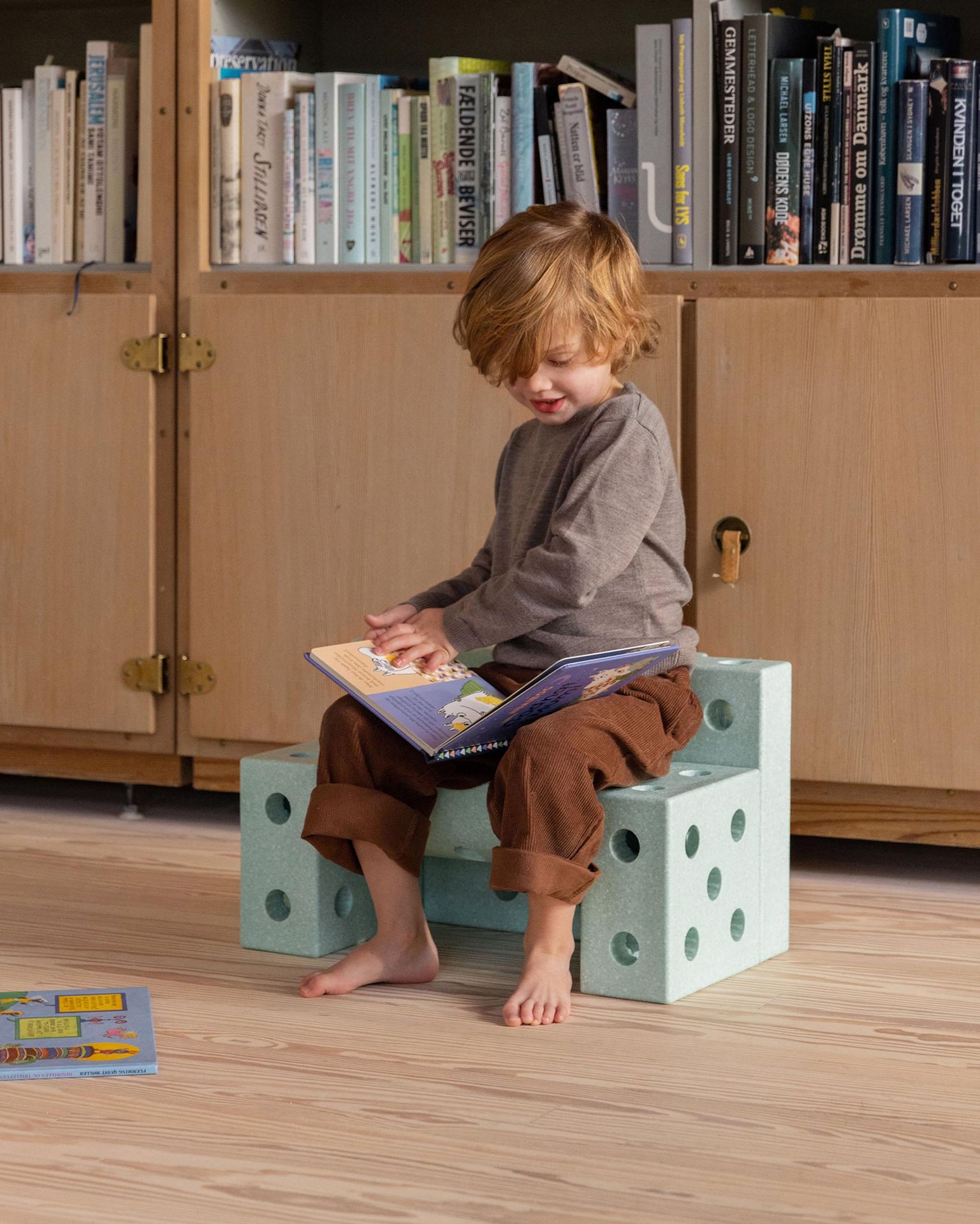 Kind speelt met gehuurde MODU bij Re-Play